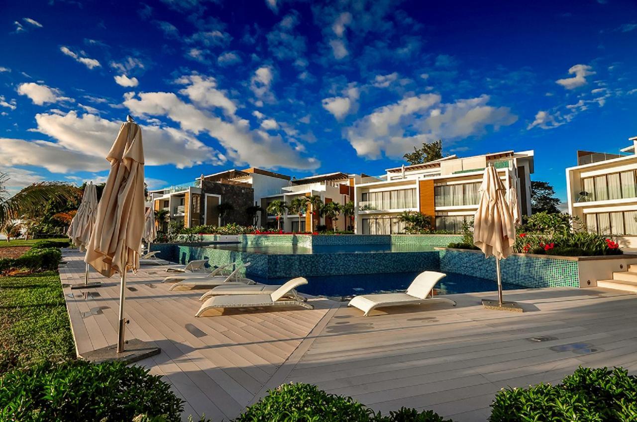 Cap Ouest Luxury Beachfront Flic en Flac Bagian luar foto